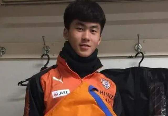 东西原本就不多，大家伙儿齐心协力，一个时辰不到的功夫，就全部搬空了。